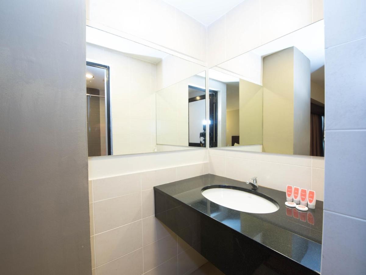 Oyo 89421 Pp Island Hotel George Town  Kültér fotó